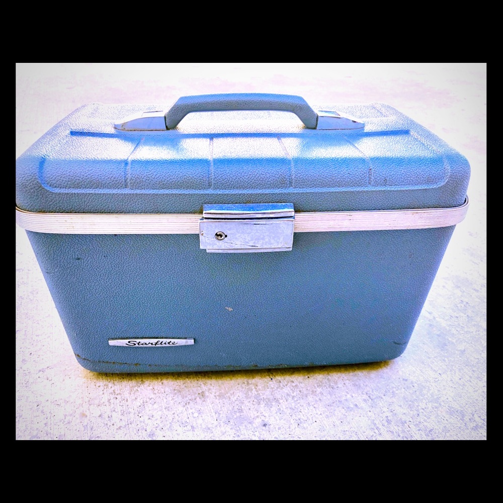 Traveling makeup hard box vintage